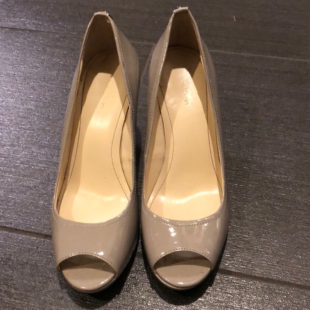 Calvin Klein sz 7.5 peep toe heels!